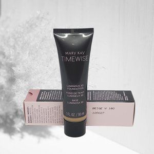 Beige W 180 (Warm) Luminous 3D Foundation Normal to Dry Skin